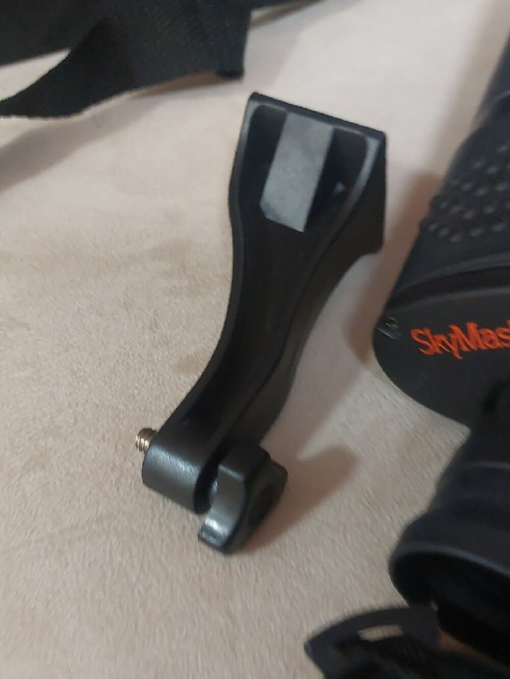 SkyMaster 15x70 Binoculars — Black - Picture 7 of 9